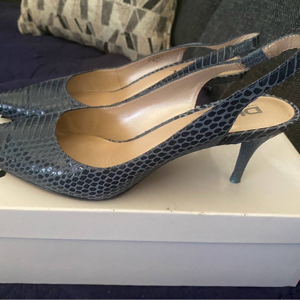 Elegant Blue Slingback Heels